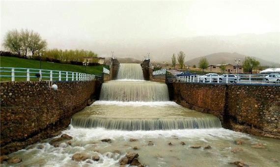 آب در برخی چشمه های خشکیده غرب اصفهان جاری شد