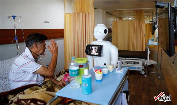 ربات میترا بیماران کرونا را خوشحال می‌کند