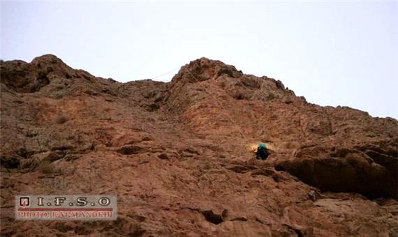 نجات مرد 25 ساله از ارتفاعات کوه صفه