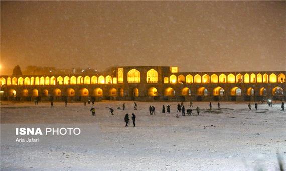 کاهش 7 درجه ای دما و بارش برف در اصفهان