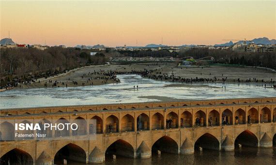 اولویت بندی سازه های آبی اصفهان برای گردشگری آب