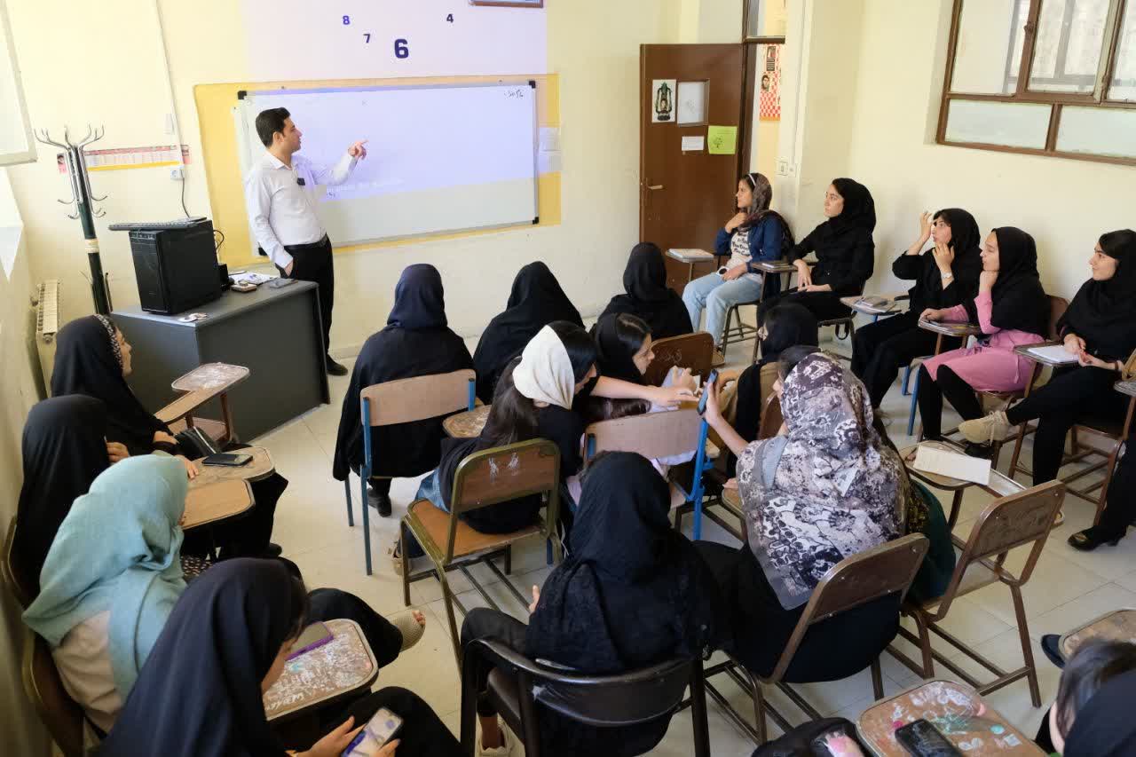 «نخبگان برای ایران»؛ حضور دانش‌آموزان سمپادی صاحب مدال در المپیادهای علمی کشور، در خط مقدم جهادعلمی در اردوی جهادعلمی شهید فخری زاده سمپاد اصفهان
