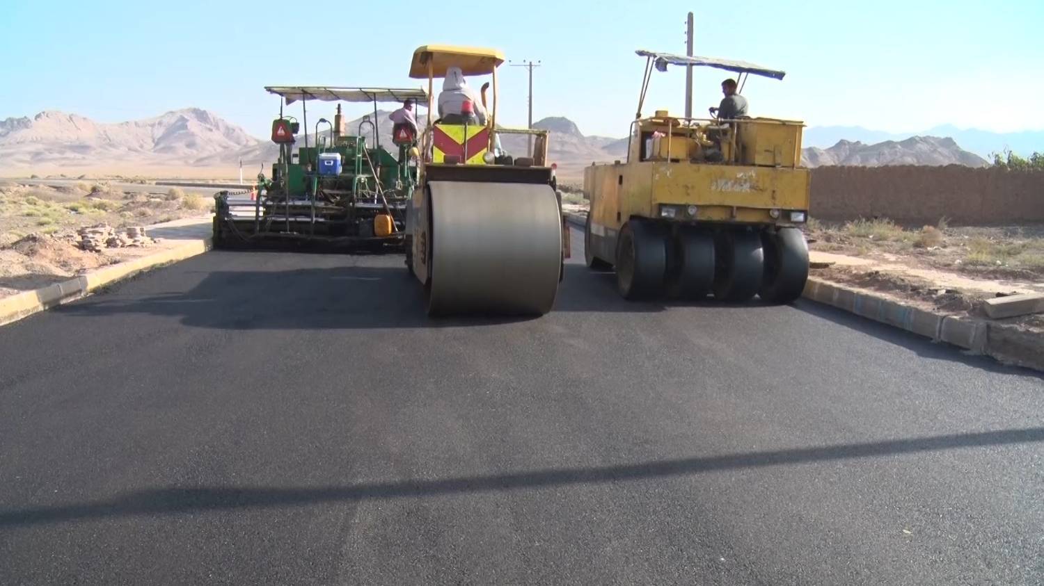 تخصیص ۴۳۳ تن قیر برای آسفالت روستا‌های اردستان