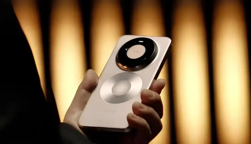 عجیب‌ترین طراحی امسال؟ گوشی جدید هواوی با دو حلقه پشتی به‌نمایش درآمد