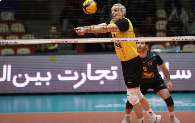 سپاهان از فولاد سیرجان باخت