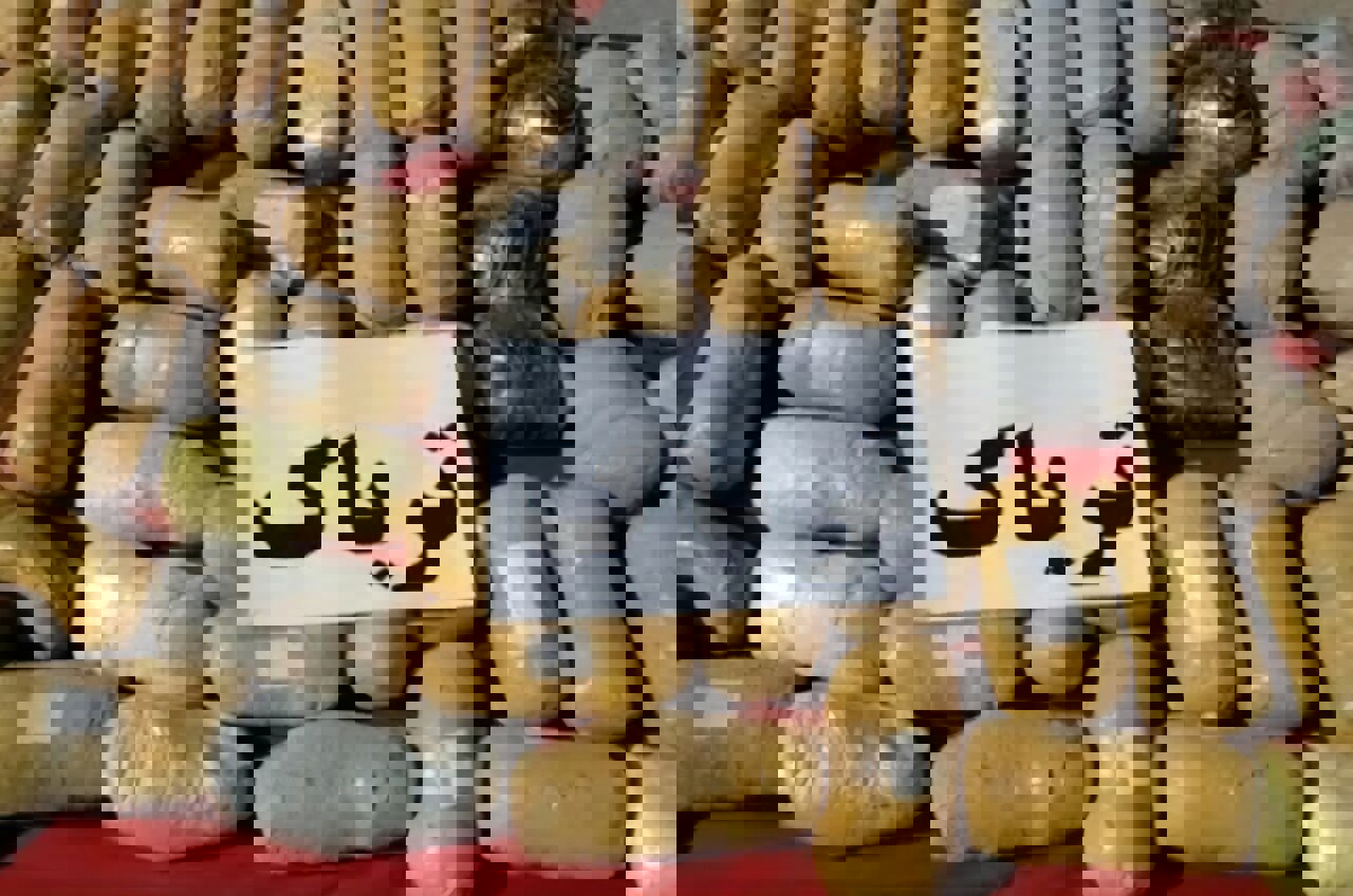 خودروی سواری با ۱۱ کیلو مواد مخدر درشهرضا توقیف شد