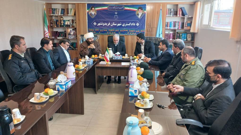 رسیدگی به مشکلات و پرونده‌های قضایی فریدونشهر