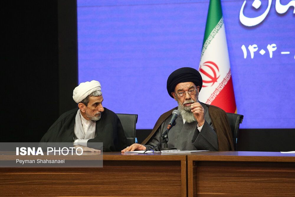 نماینده ولی‌فقیه در اصفهان: اعتراض باید در چارچوب قانون باشد