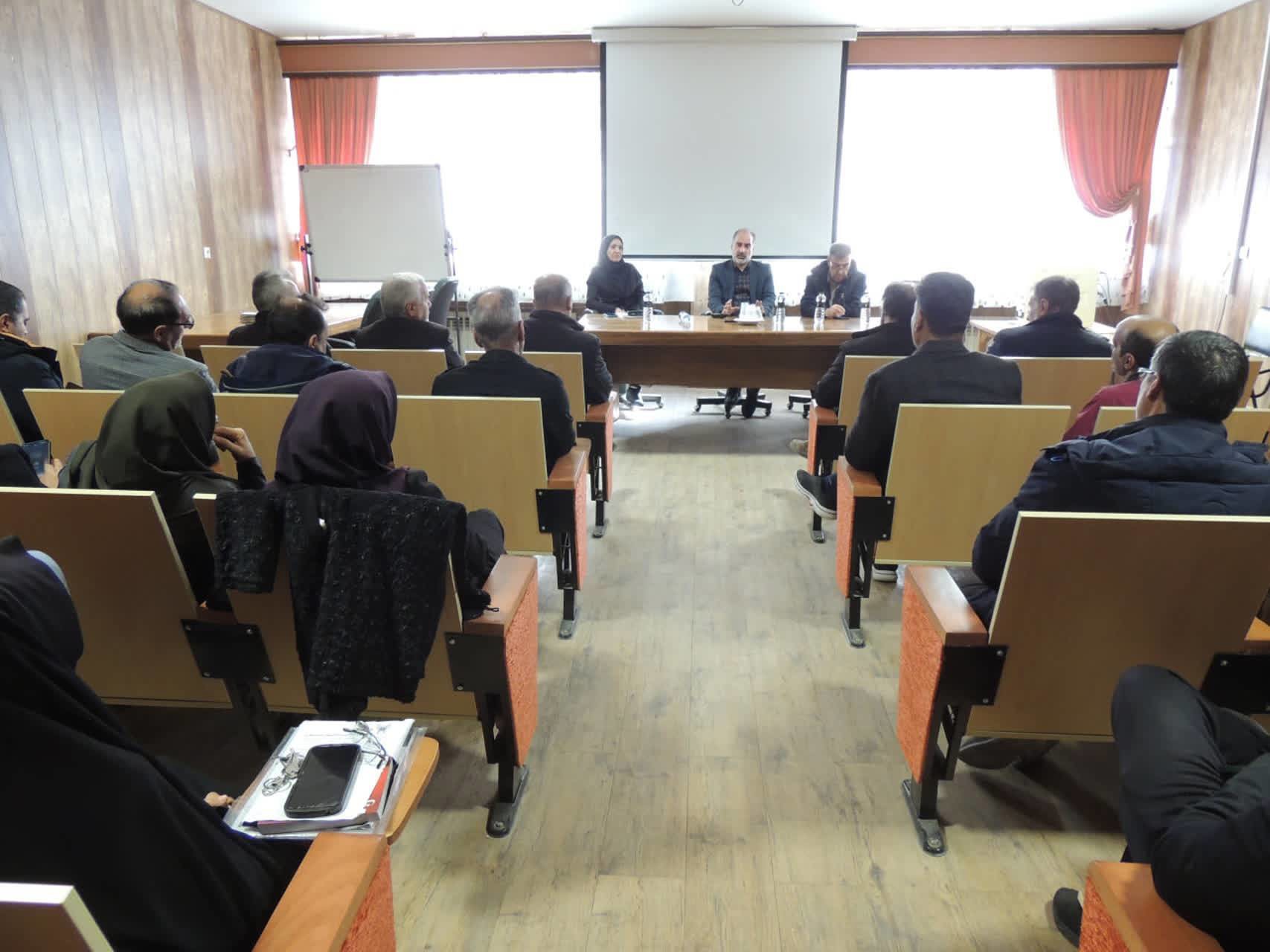 حرکت دانشگاه آزاد دهاقان به سمت استقلال مالی