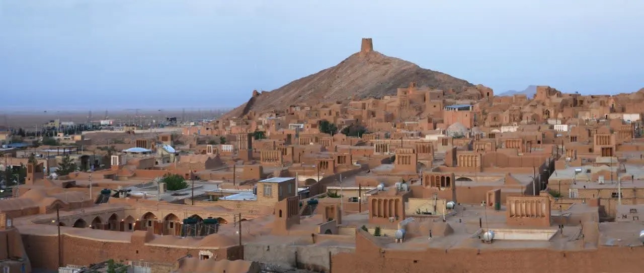 انارک را به کانون جدید توسعه، صنعت و گردشگری استان تبدیل می‌کنیم