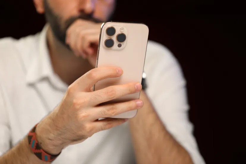 آیفون‌دارها بیشتر اینترنت سفید و سیم‌کارت پرو دارند