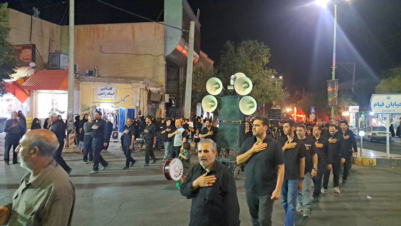 عزاداری شب هفتم شهادت امام حسین(ع) در اردستان