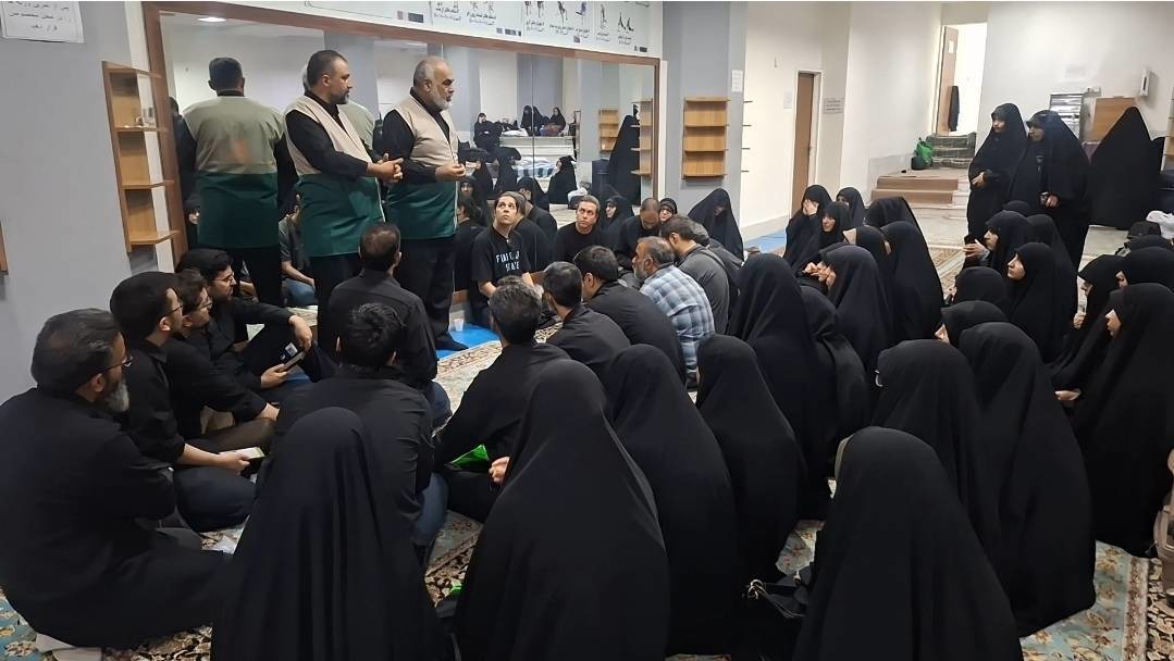 خدمت رسانی موکب امام رضا (ع) فولاد شهر به زائران در مشهد