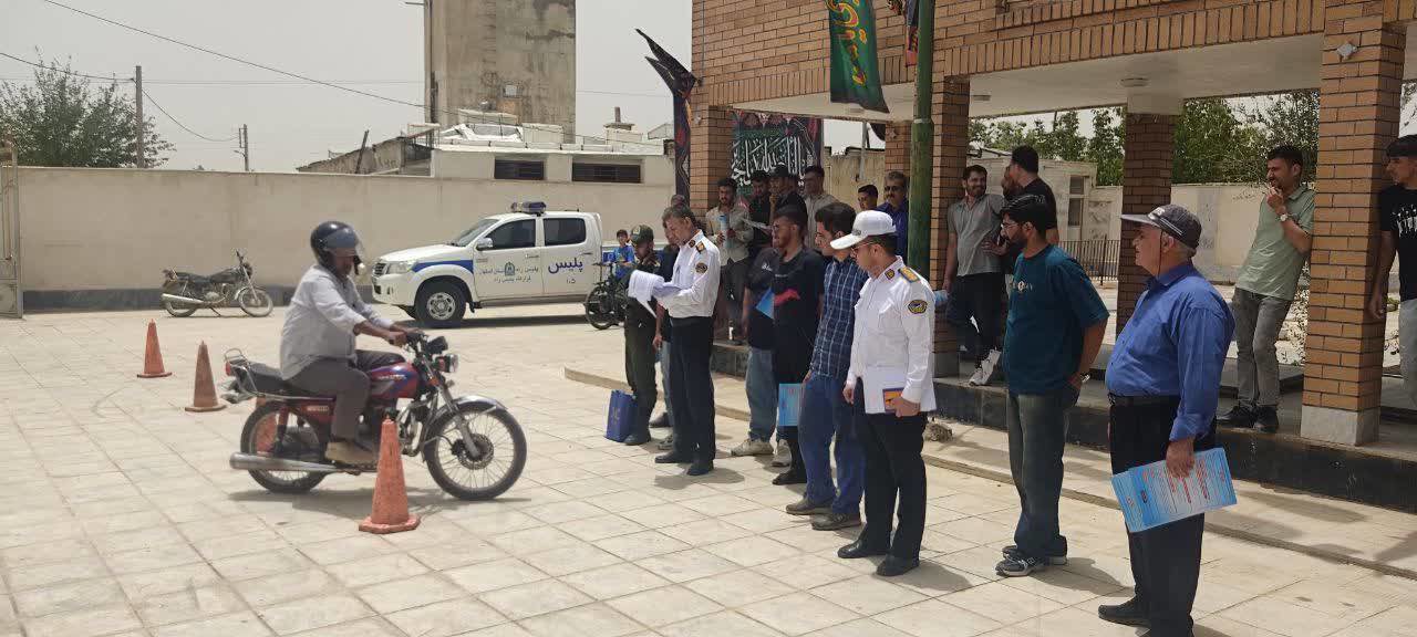 آزمون دریافت گواهینامه آسان موتورسیکلت در روستای نیوان سوق