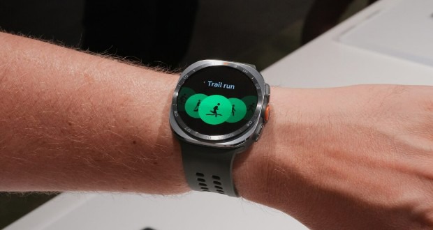 سامسونگ قابلیت‌های ورزشی Galaxy Watch Ultra ۲ را ارتقا داد؛ از دویدن تا غواصی حرفه‌ای