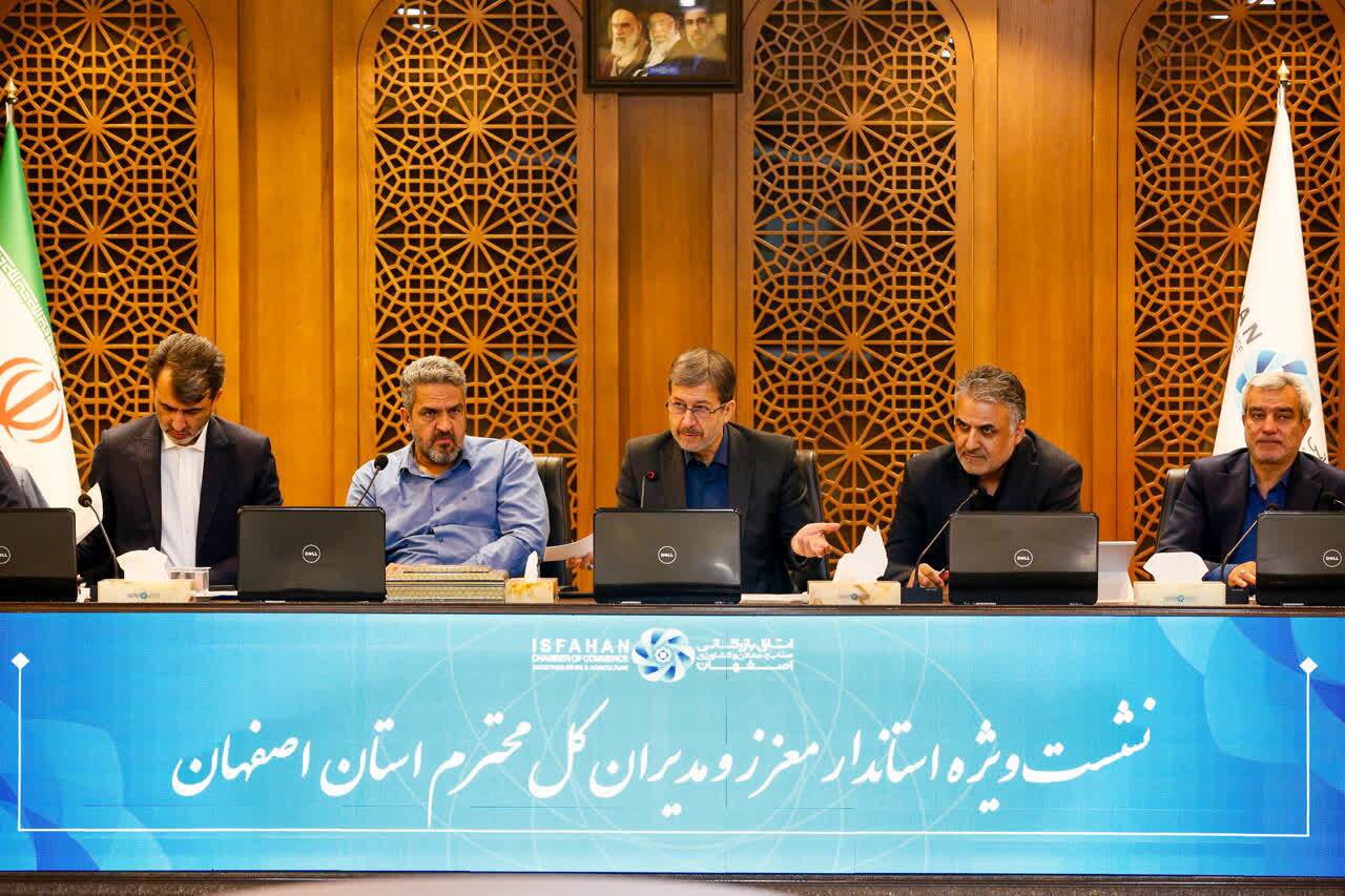 حمایت از صنایع کوچک و متوسط در راس امور باشد