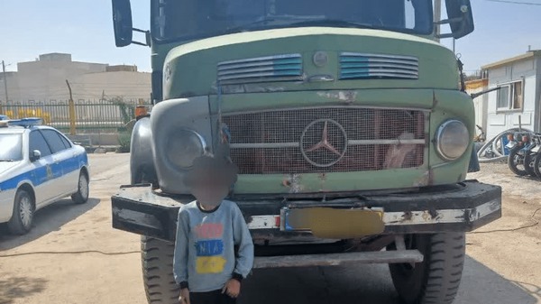 توقف کامیون بنز با رانندگی کودک هشت ساله در اصفهان