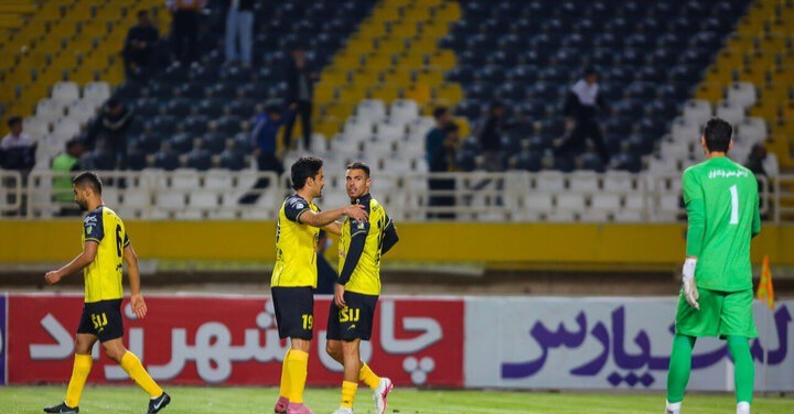 سپاهان میزبان خود چادرملو را شکس داد
