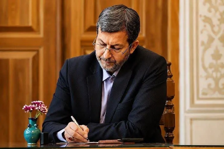 استاندار اصفهان با صدور پیامی درگذشت استاد ایرج خواجه امیری را تسلیت گفت