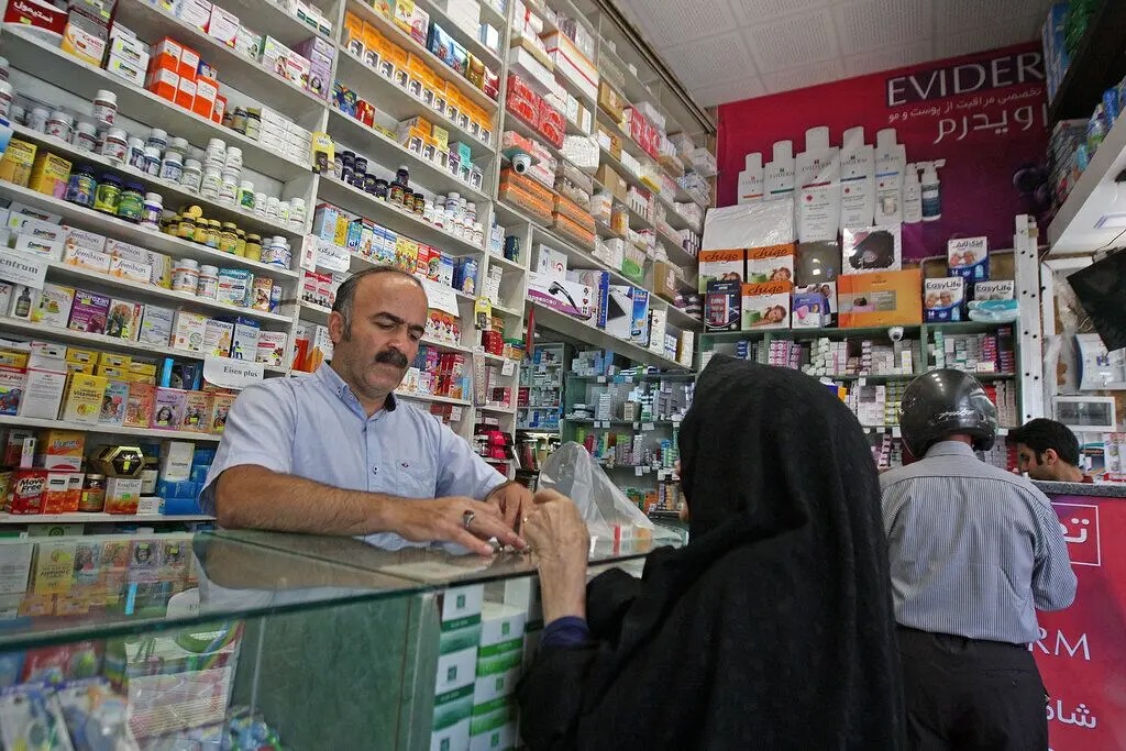 طلب هزاران میلیاردی داروخانه‌های تهران از بیمه‌ها، بسیاری در آستانه تعطیلی