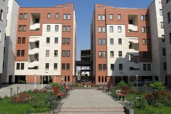 خانه‌دار شدن ۱۲ خانواده مددجوی شاهین‌شهری همزمان با هفته دولت