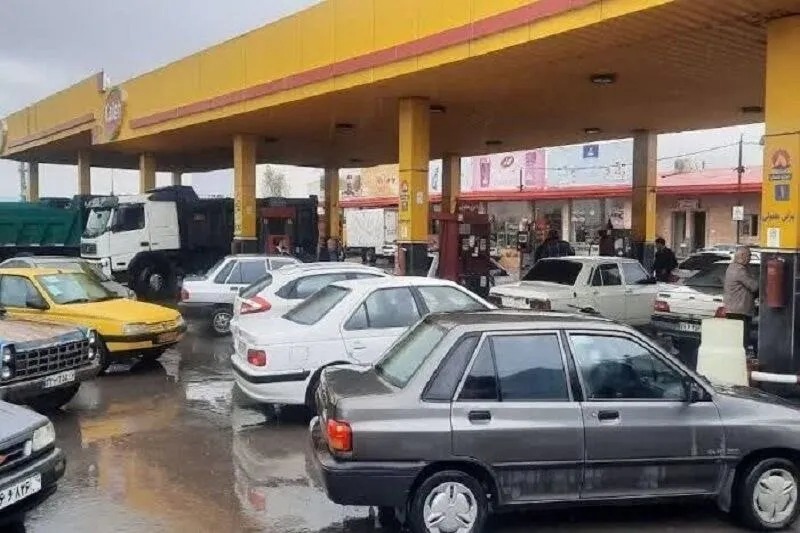 پنج جایگاه عرضه آزاد بنزین در مشهد شبانه‌روزی می‌شود