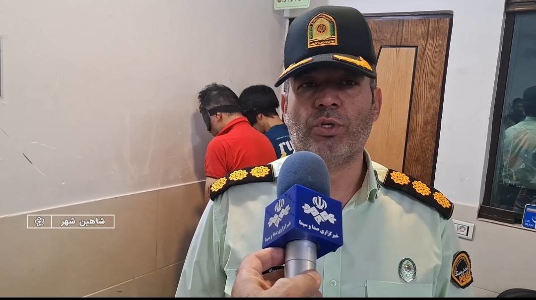 بازداشت سارق باتری خودرو در شاهین‌شهر