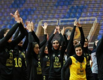 والیبالیست جوان با سپاهان تمدید کرد
