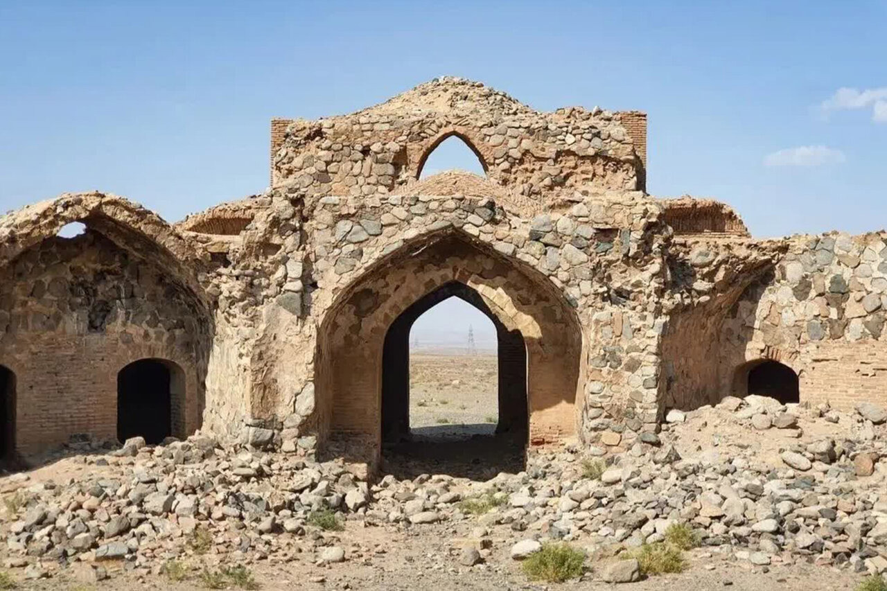 سند مالکیت کاروانسرای «ده‌زیره» به نام میراث‌فرهنگی کاشان صادر شد
