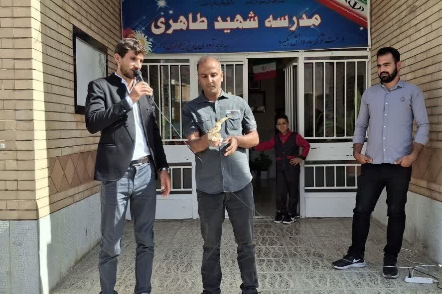 رهاسازی بوتیمار در دالانکوهِ تیران و کرون اصفهان