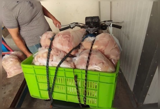 معدوم کردن ۷۰۰ کیلوگرم قطعات مرغ غیربهداشتی از یک واحد غیرمجاز در خمینی شهر