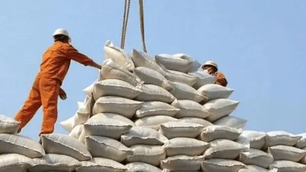 شورای عالی امنیت ملی به گمرکات کشور مجوز ترخیص کالاهای اساسی پیش از تکمیل فرایند تأمین ارز را ارائه داد