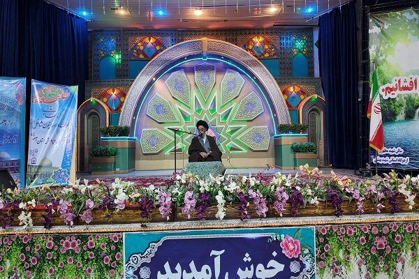 امام جمعه اصفهان: رسالت طلاب به کلاس درس محدود نمی‌شود