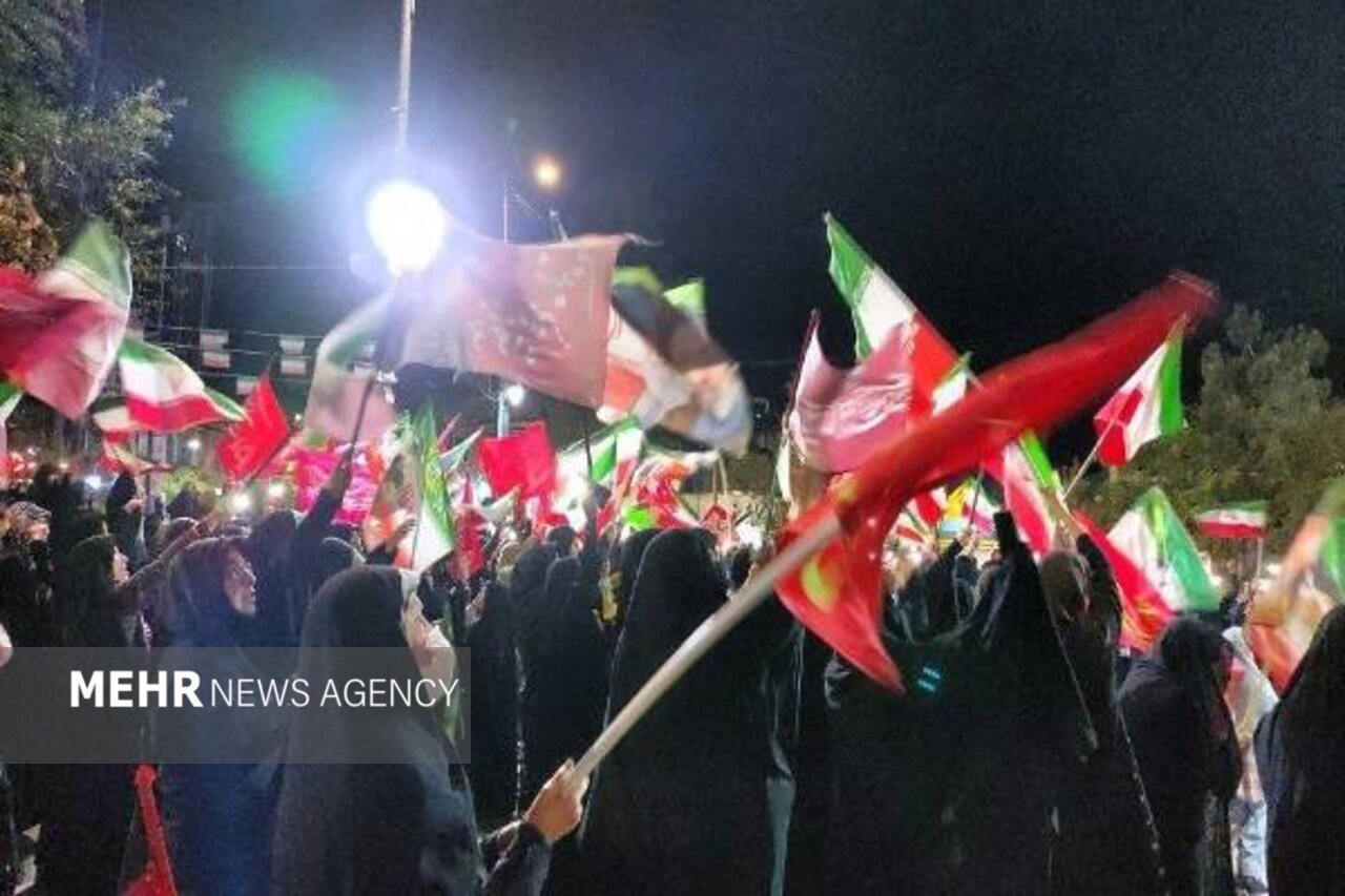 تداوم تجمع حماسی ملت مبعوث‌شده در اردستان