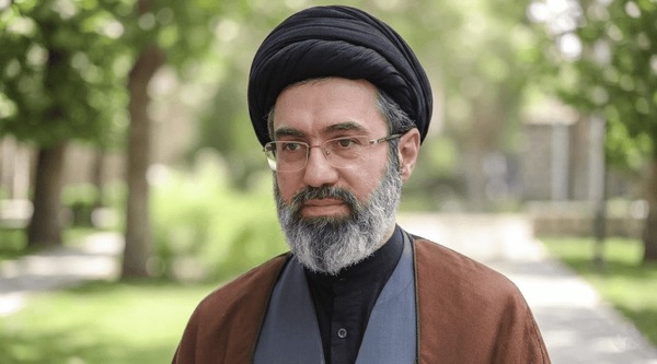 پاسخ رهبر انقلاب به نامه دانشجویان: تا رسیدن به قلّه‌های پیشرفت هم‌عهدیم