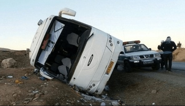 واژگونی مینی‌بوس در آزادراه معلم اصفهان ۳ مصدوم برجای گذاشت