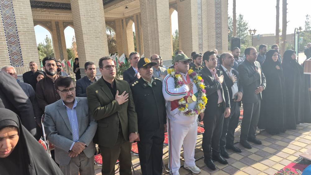 استقبال از قهرمان مسابقات وزنه‌برداری جهان در شاپور آباد برخوار